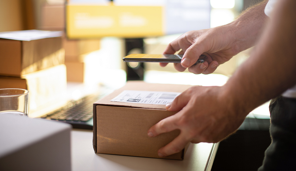 Escanear el código de una caja de paquetería